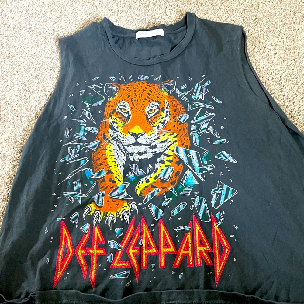Cute concert tshirt- sleeveless